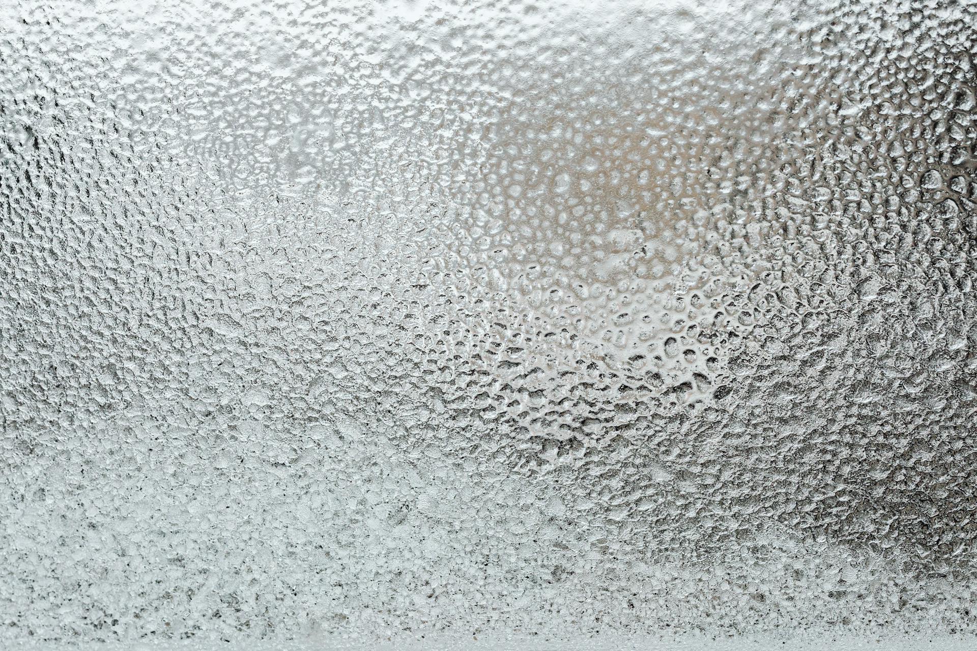 A frosted glass surface | Source: Pexels