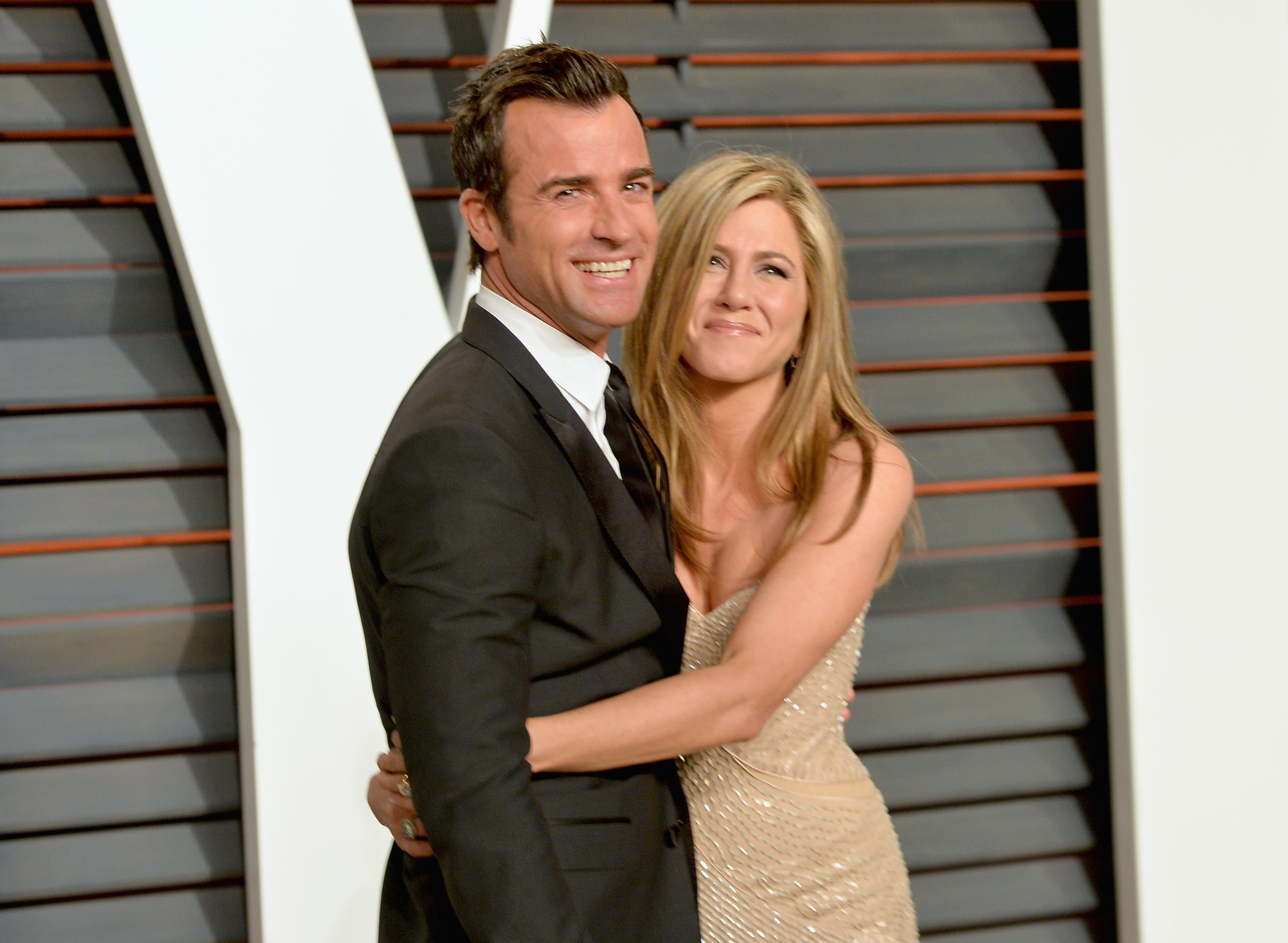 At the Vanity Fair Oscar Party in February 2015, Jennifer Aniston arrived with Justin Theroux. She wore a gold strapless gown with subtle shimmer, her long blonde hair tucked neatly behind one ear.