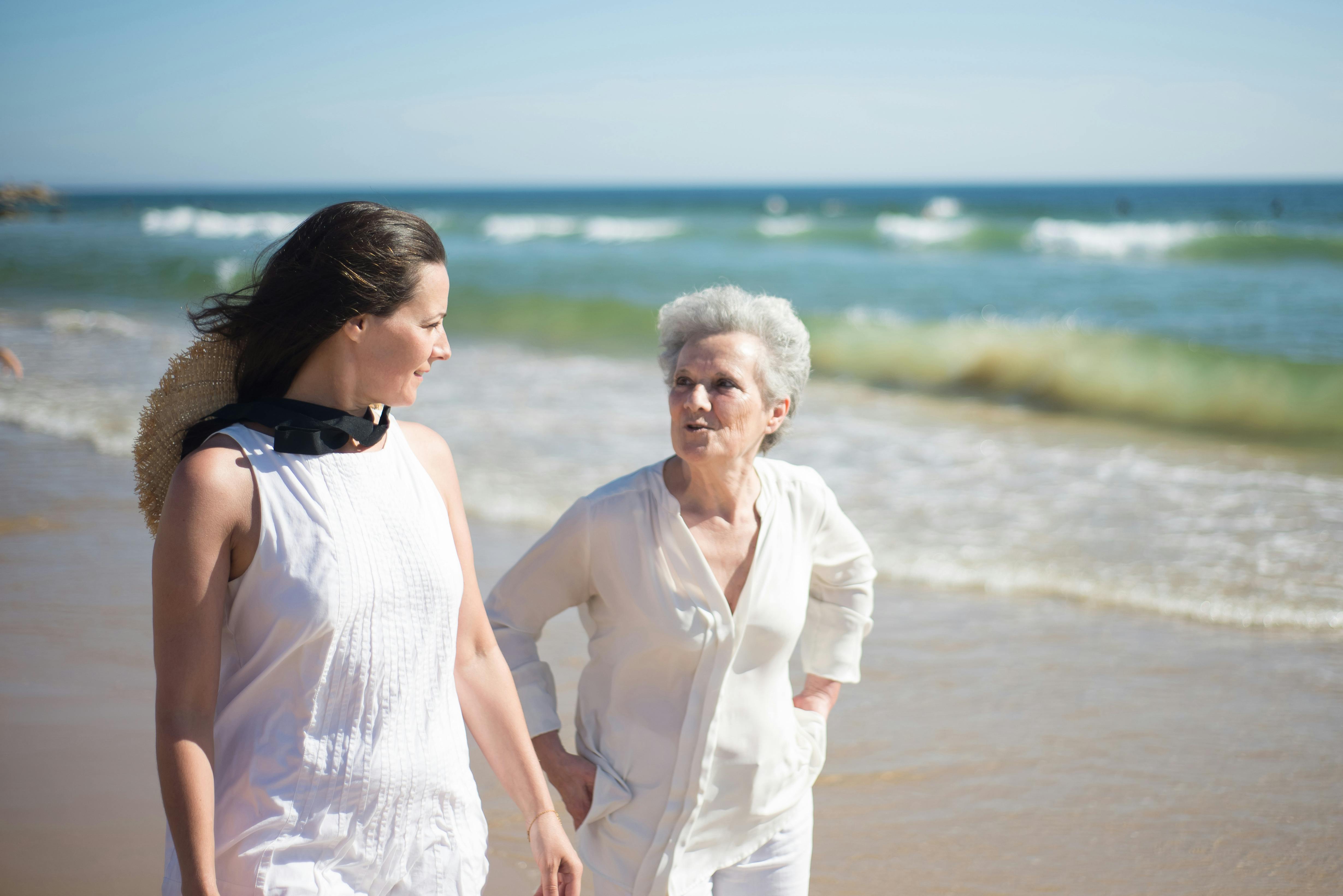 Two women at the beach | Source: Pexels