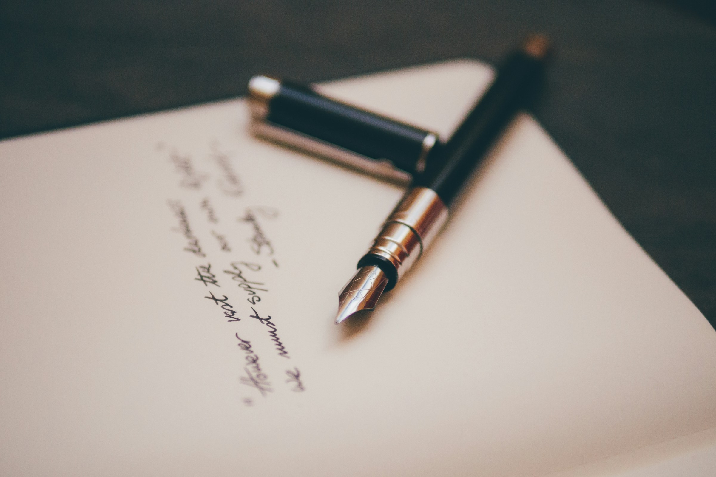 Handwritten letter with a fountain pen | Source: Unsplash