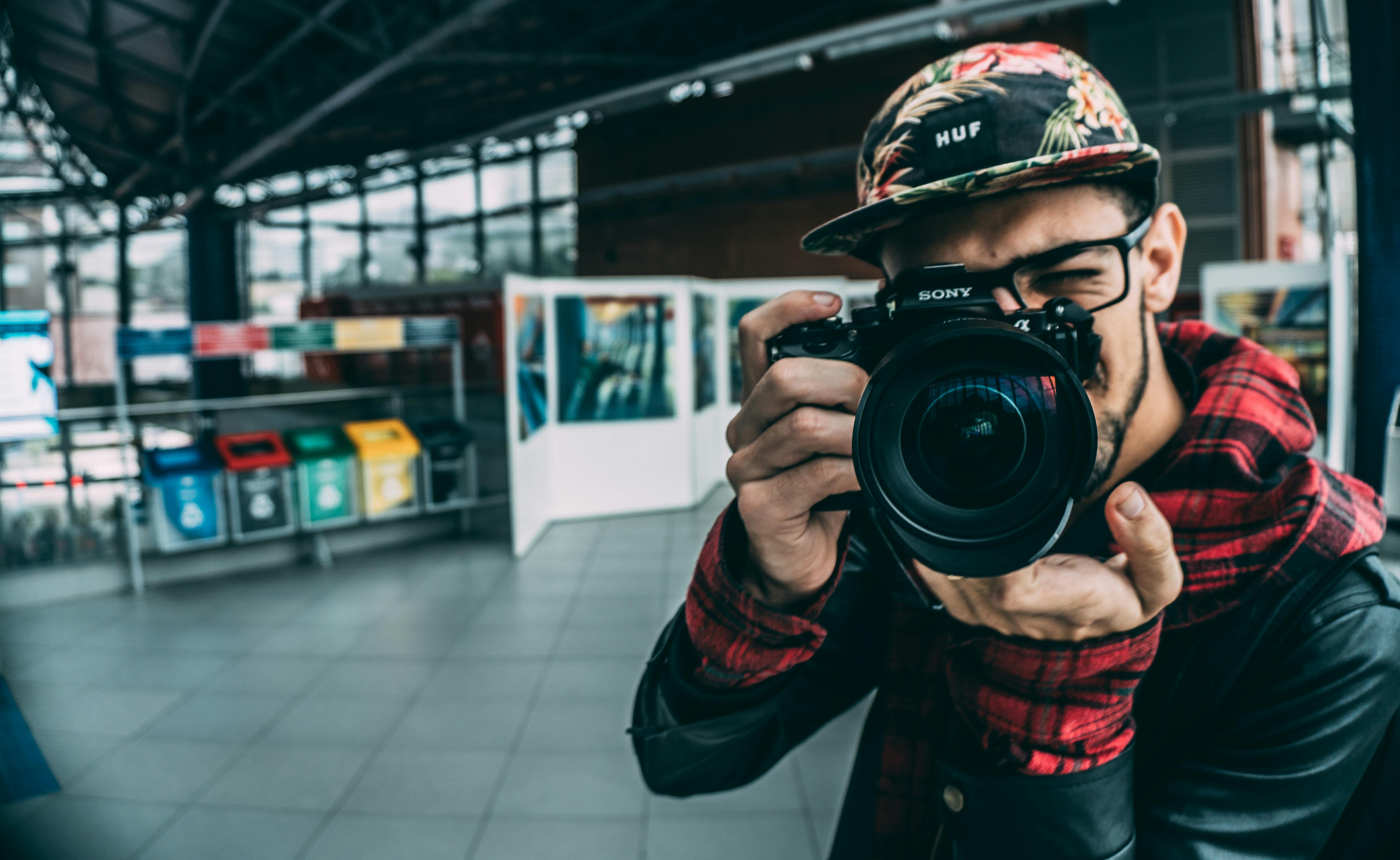 A male photographer | Source: Pexels