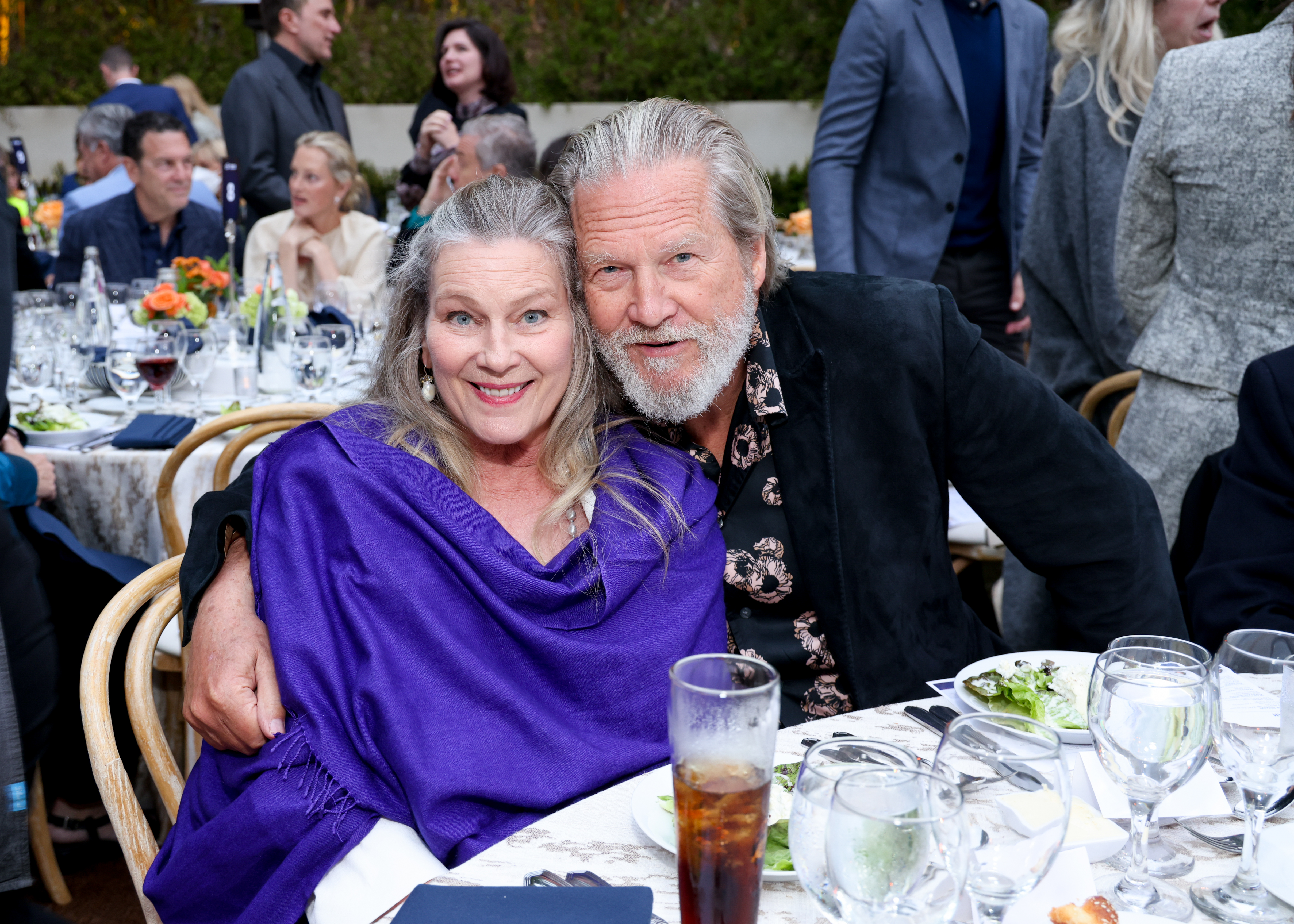 Susan and Jeff Bridges at the Los Angeles No Kid Hungry Dinner on April 27, 2023, in Los Angeles, California | Source: Getty Images