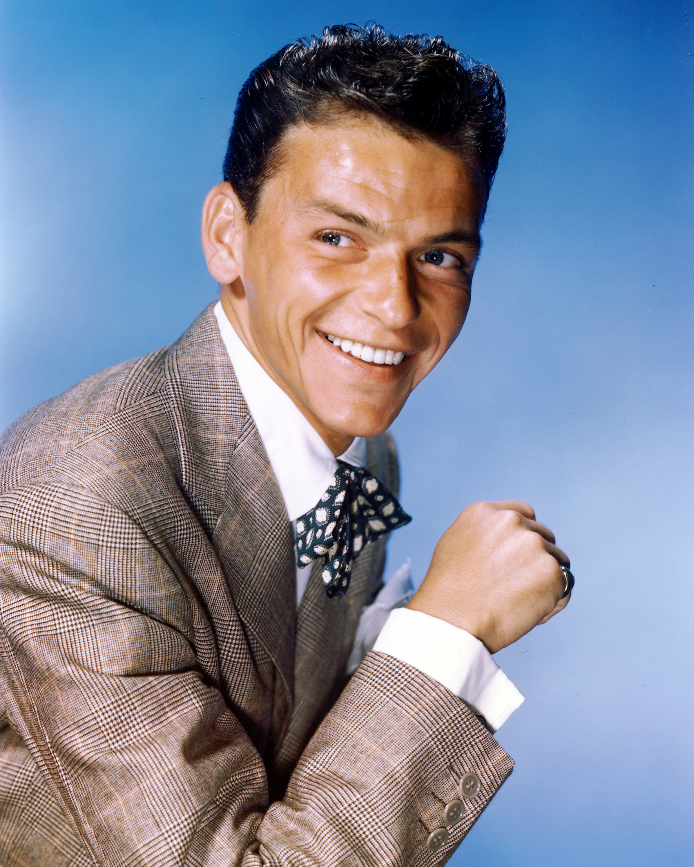 Frank Sinatra in a studio portrait, circa 1945 | Source: Getty Images