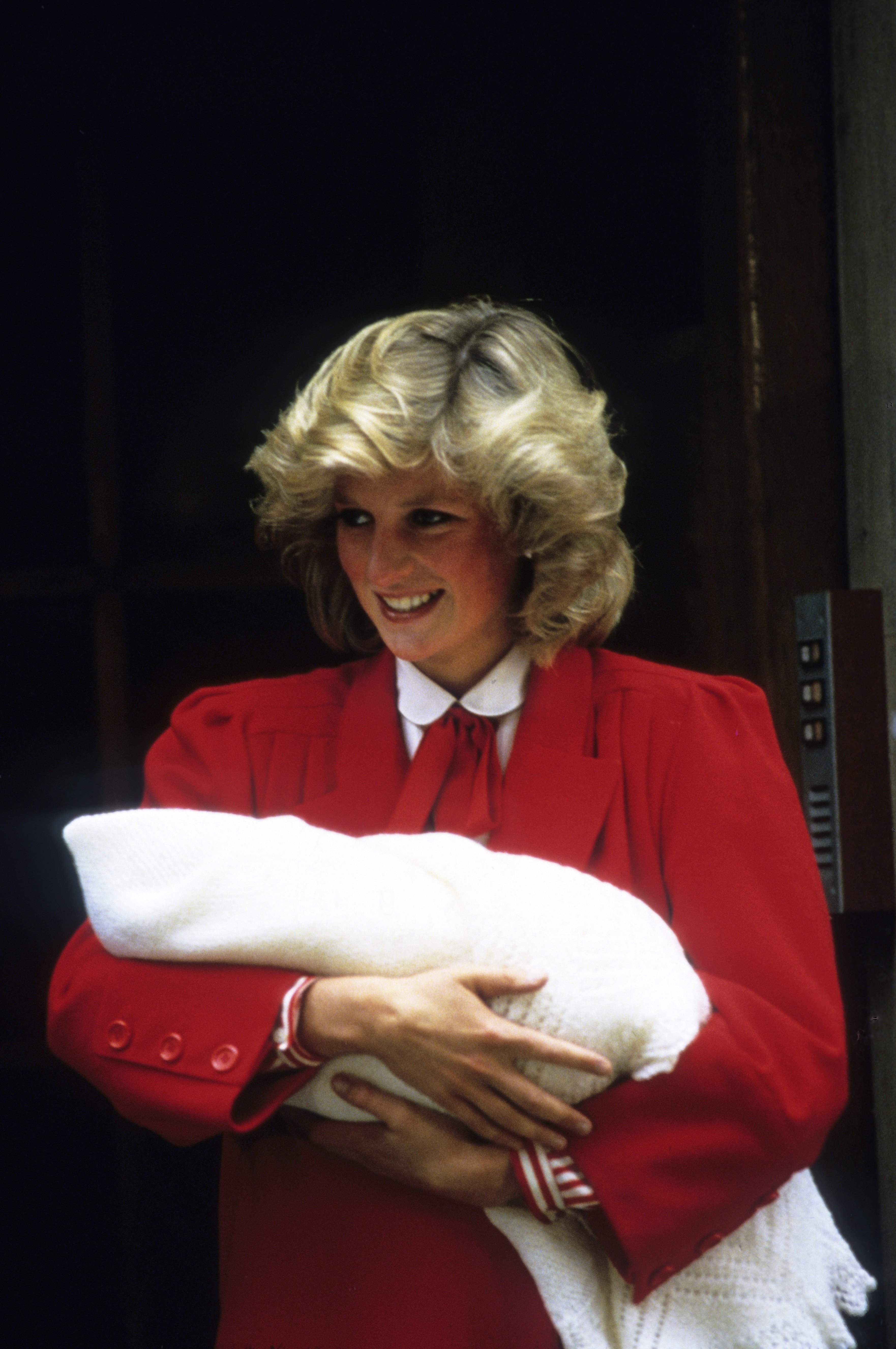 Princess Diana leaves the Lindo Wing of St. Mary's Hospital following the birth of Prince Harry on September 16, 1984 in London, England. | Source: Getty Images