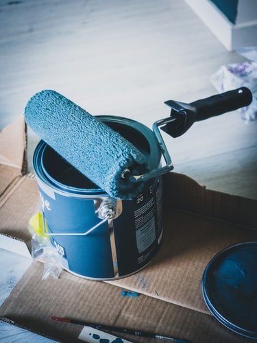 A can of paint with a brush. | Photo: Unsplash