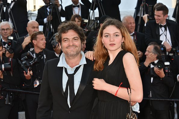 Matthieu Chedid et sa fille Billie Chedid assister à la projection de "Girls Of The Sun (Les Filles Du Soleil)" lors de la 71e édition du Festival de Cannes au Palais des Festivals le 12 mai 2018 à Cannes, France. | Photo : Getty Images