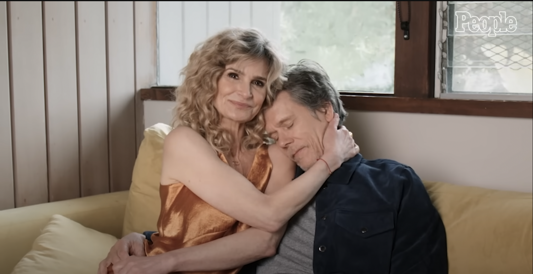 Kevin Bacon and his wife having a romantic moment Kevin Bacon and his wife  Kyra Sedgwick having a photo shoot | Source: YouTube/@People