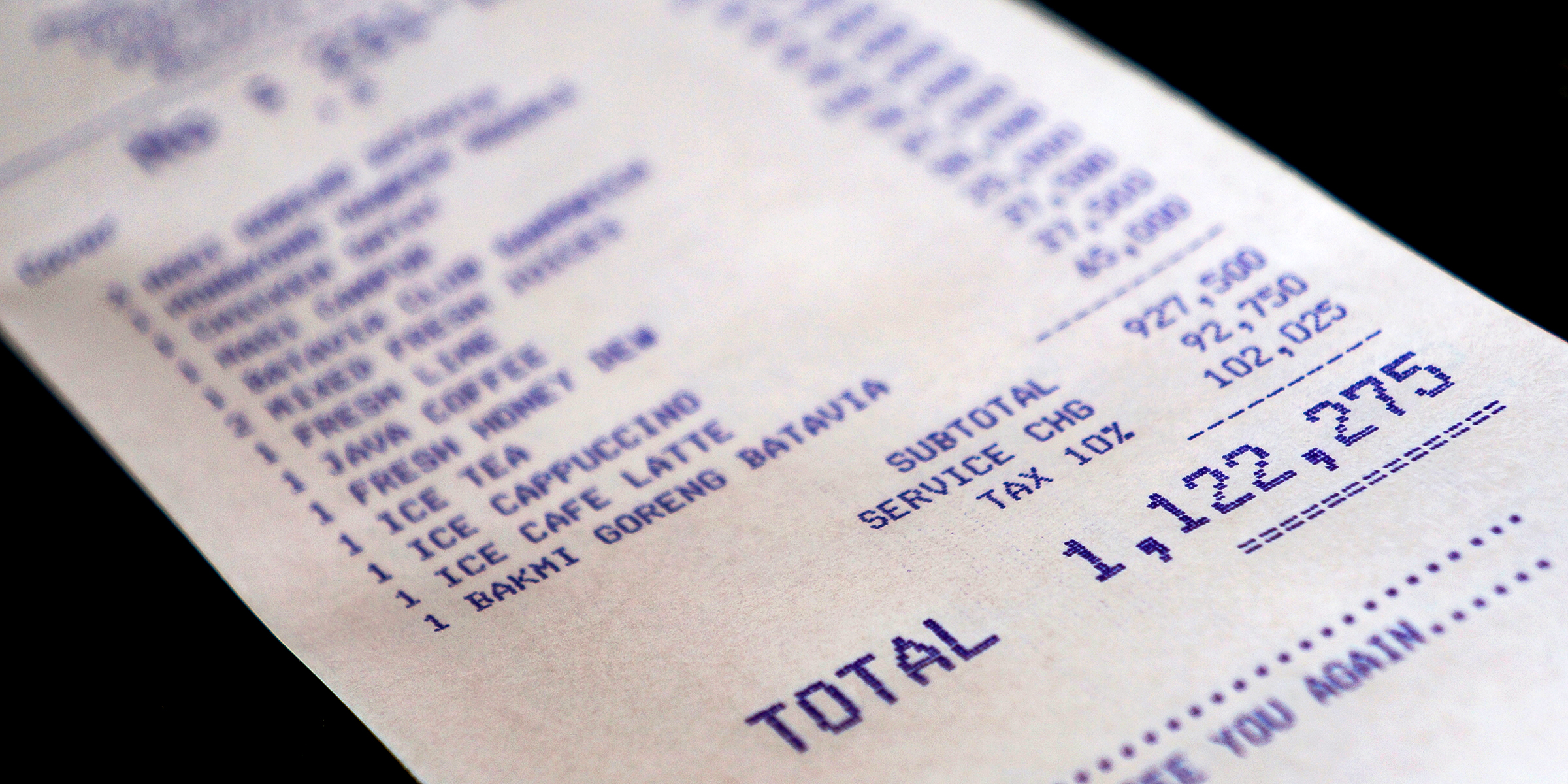 A hefty restaurant bill | Source: Shutterstock