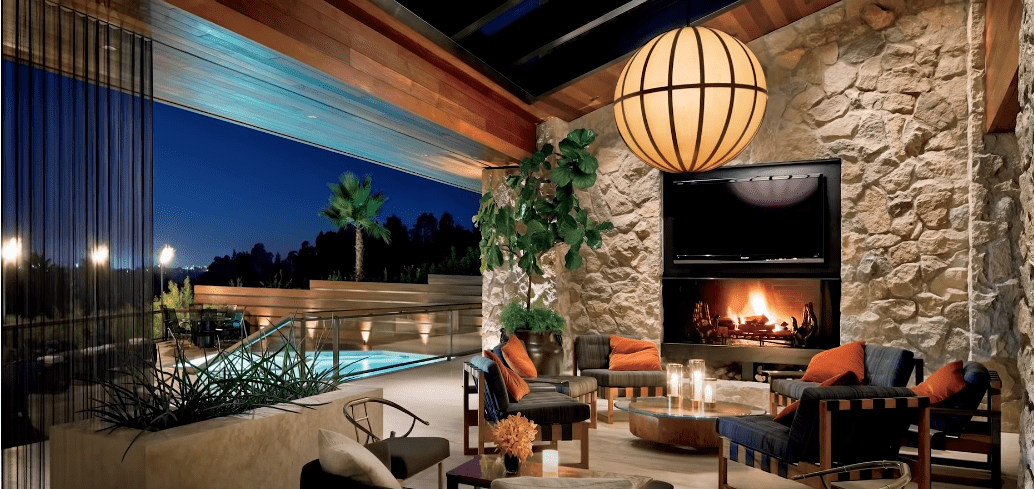 Inside Jennifer Aniston and Justin Theroux's LA home. | Photo: YouTube/Architectural Digest