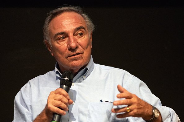 Allain Bougrain-Dubourg, président de la LPO lors de la première journée de la nouvelle exposition au Muséum d'Histoire Naturelle de la ville de Toulouse. | Photo : Getty Images Allain Bougrain-Dubourg, président de la LPO lors de la première journée de la nouvelle exposition au Muséum d'Histoire Naturelle de la ville de Toulouse. | Photo : Getty Images