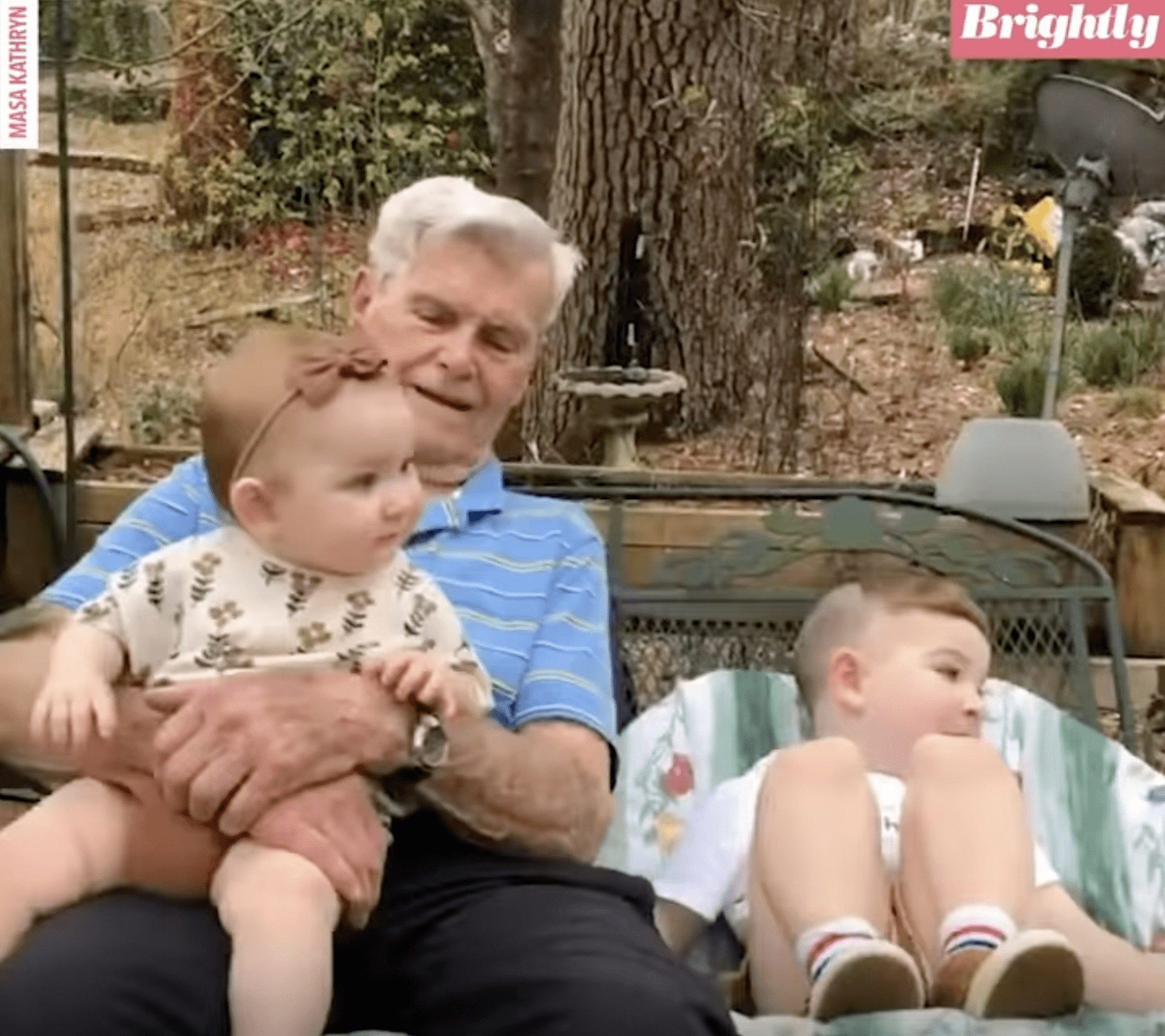 Mera and Bowen swinging with their great-grandpa. | Photo: YouTube.com/Good Morning America