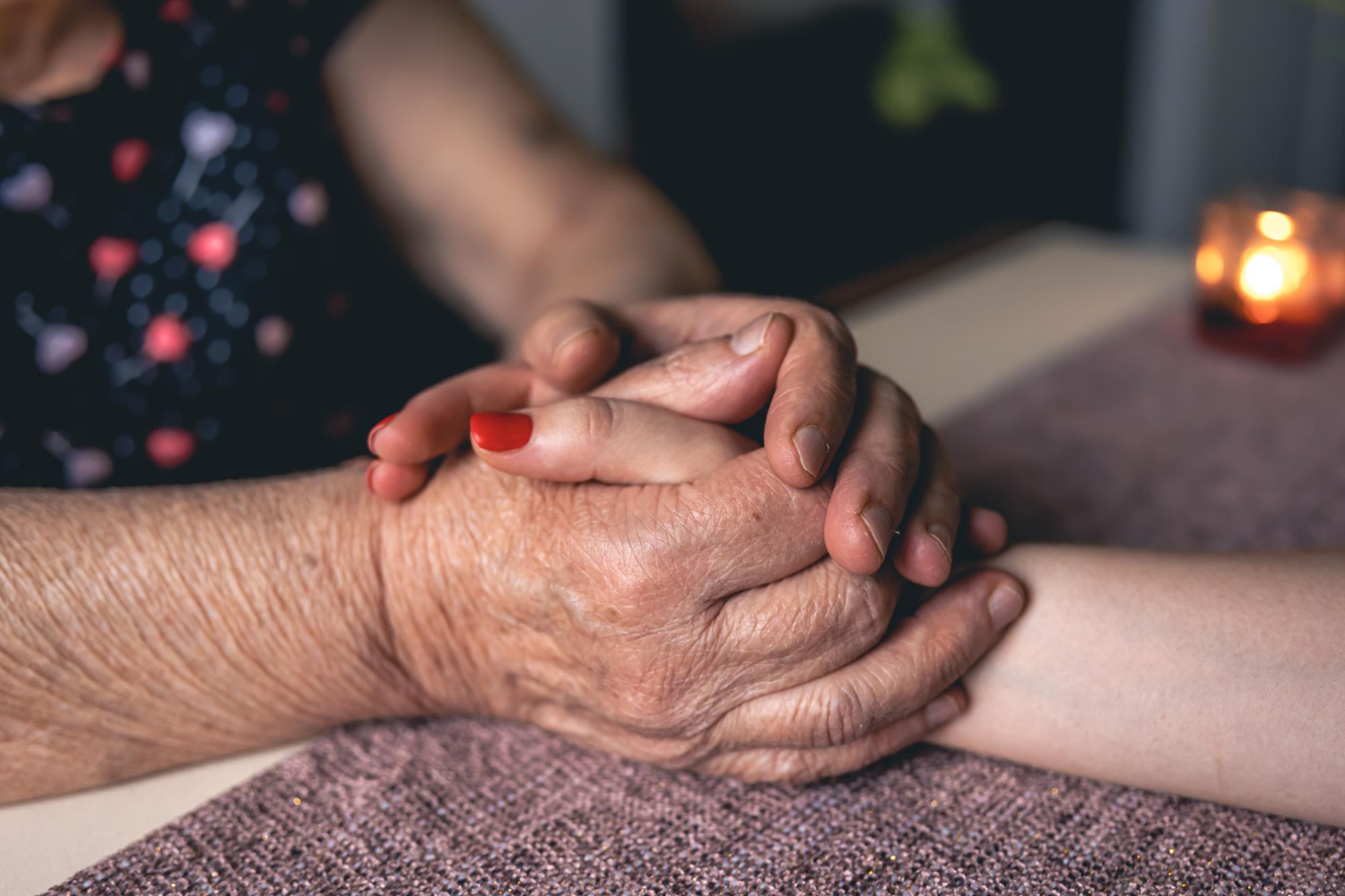 An older woman holding a young woman's hand | Source: Freepik