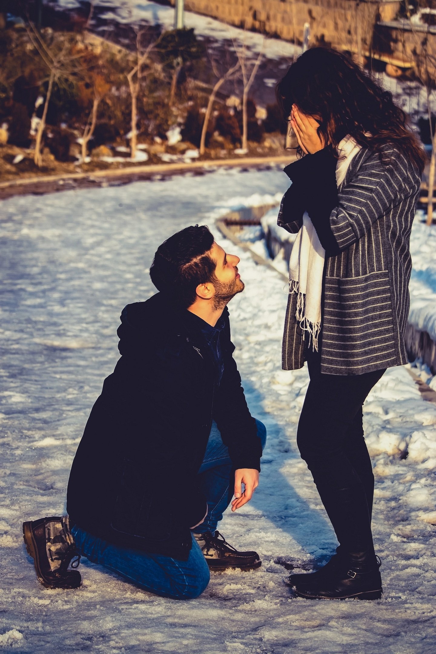 A man asking for a woman's hand in marriage. | Source: Pexels. 