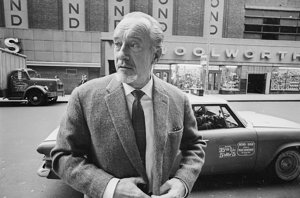  George Sanders arrives in America on November 29, 1966. | Photo: Getty Images