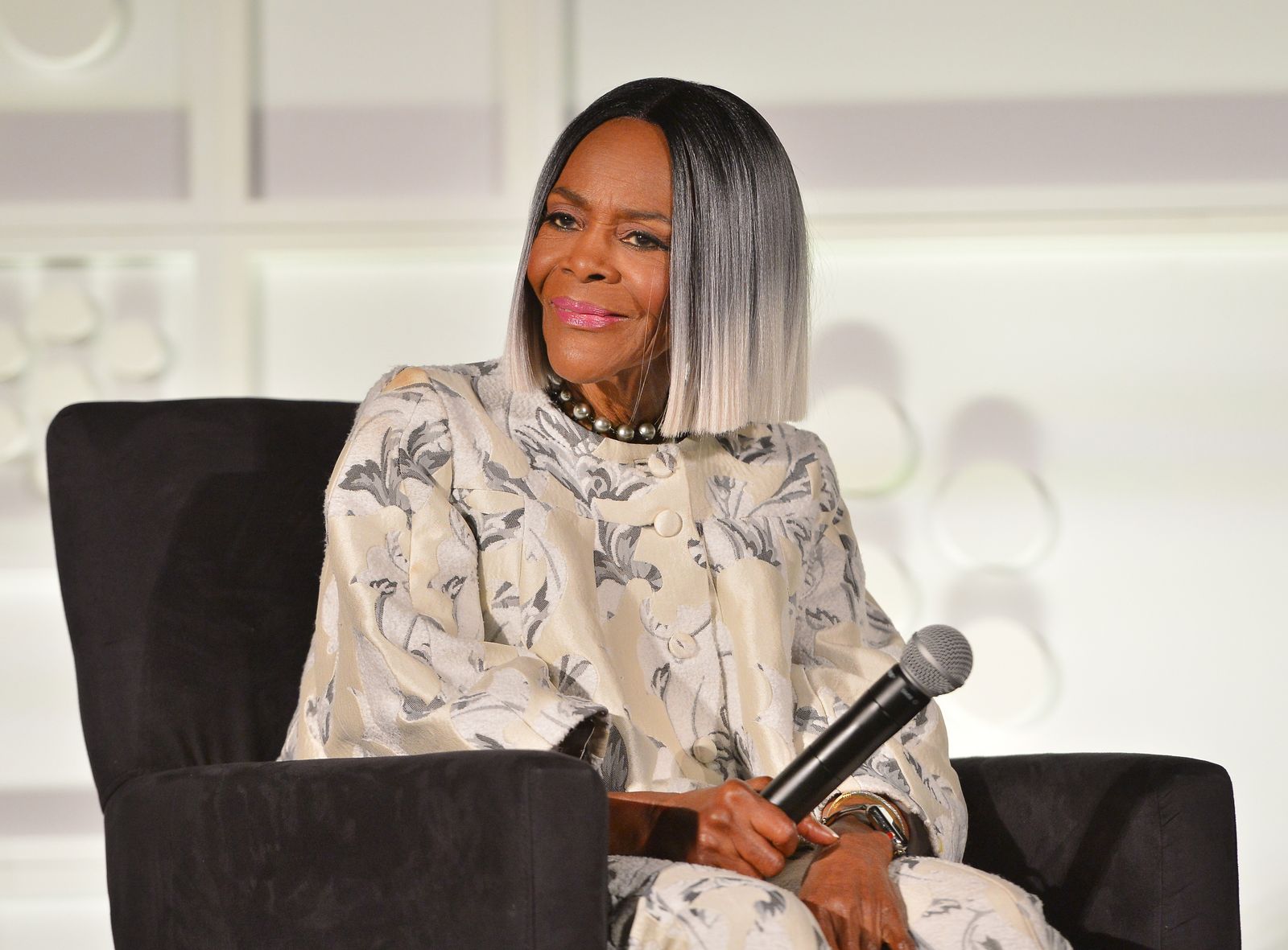 Actor Cicely Tyson speaks onstage at the screening of "Sounder" at Day 2 of the 2018 TCM Classic Film Festival on April 27, 2018. | Photo: Getty Images