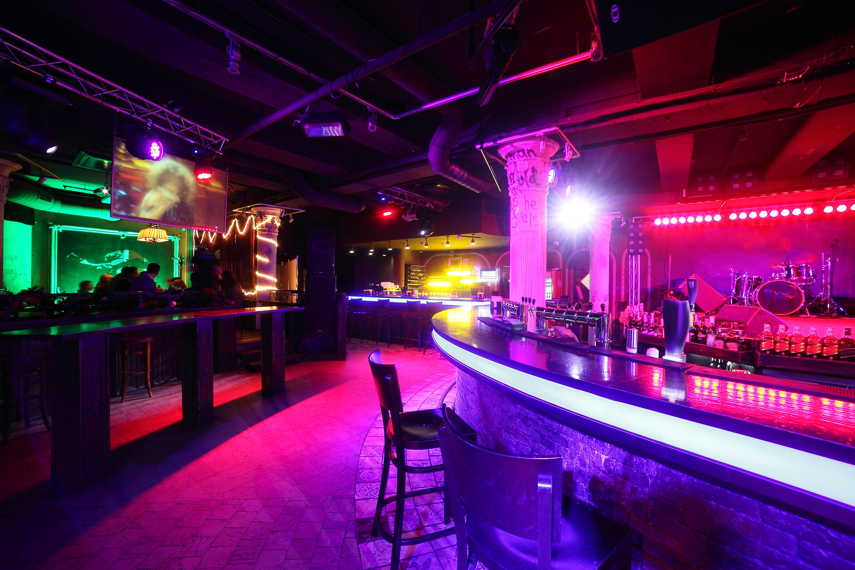 A nightclub with bright lights | Source: Shutterstock
