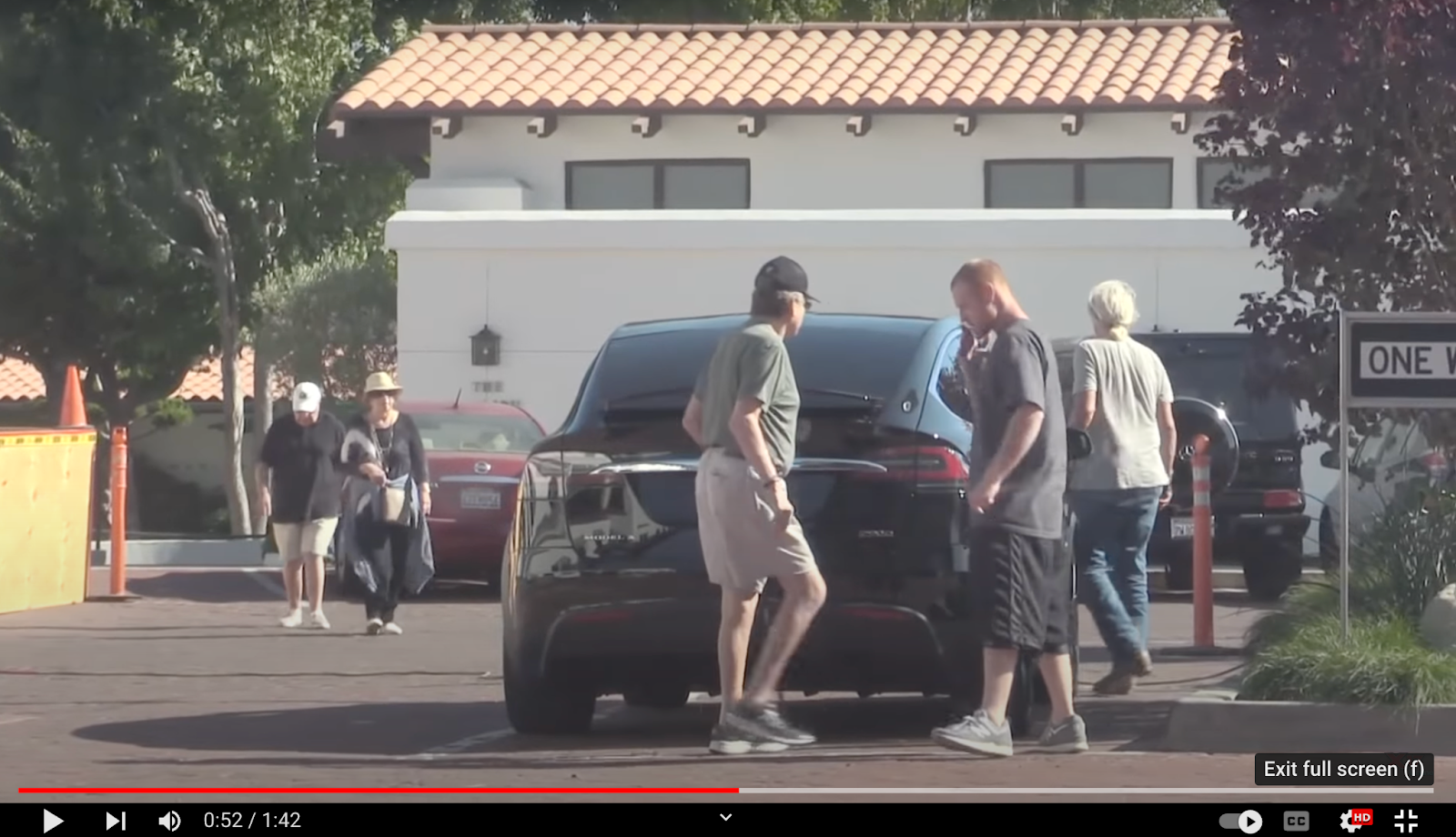 Ryan O'Neal spotted out in Los Angeles in 2023 | Source: Youtube.com/ X17online