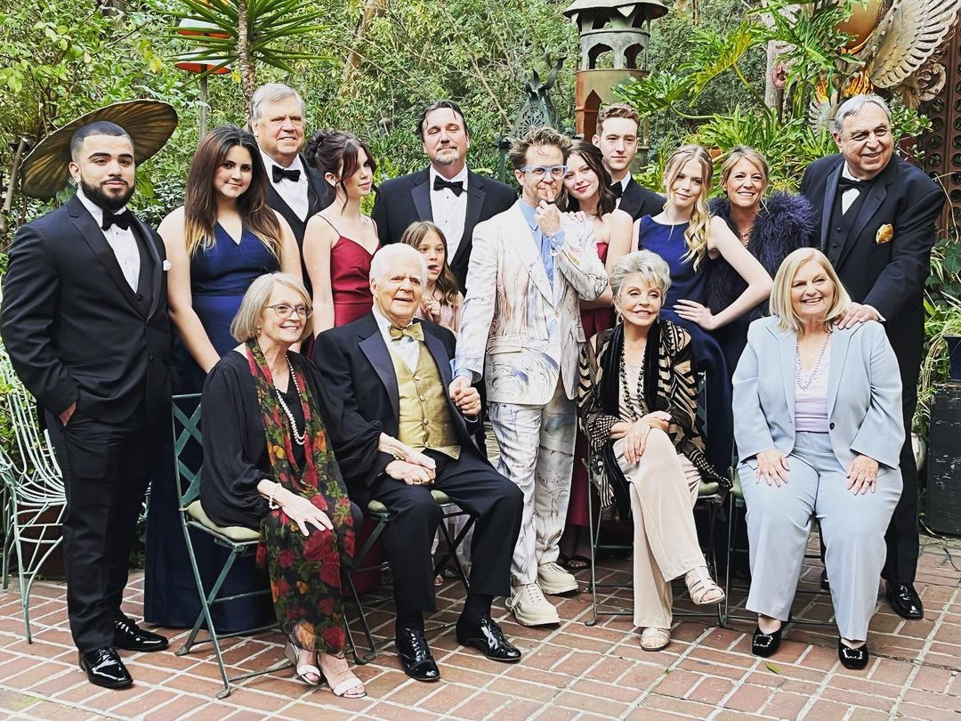 Bill Hayes and his family during his grandon's wedding dated January 24, 2022 | Source: Instagram.com/billsusanhayes