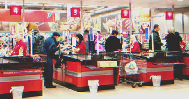 Varias cajas de pago de un supermercado. | Foto: Shutterstock