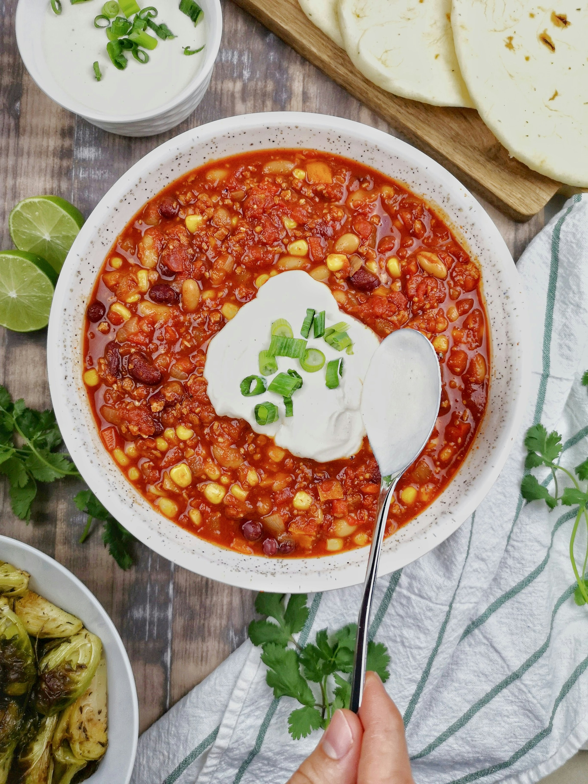 A bowl of chili with sour cream | Source: Unsplash