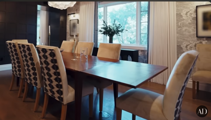 Viola Davis' formal dining room in her Los Angeles home, from a video dated January 5, 2023 | Source: youtube.com/ArchitecturalDigest