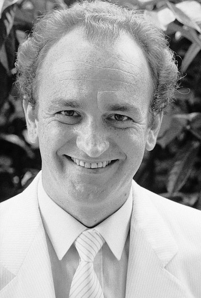 Le journaliste Alain Gillot-Pétré à Paris en 1983, France. | Photo : Getty Images