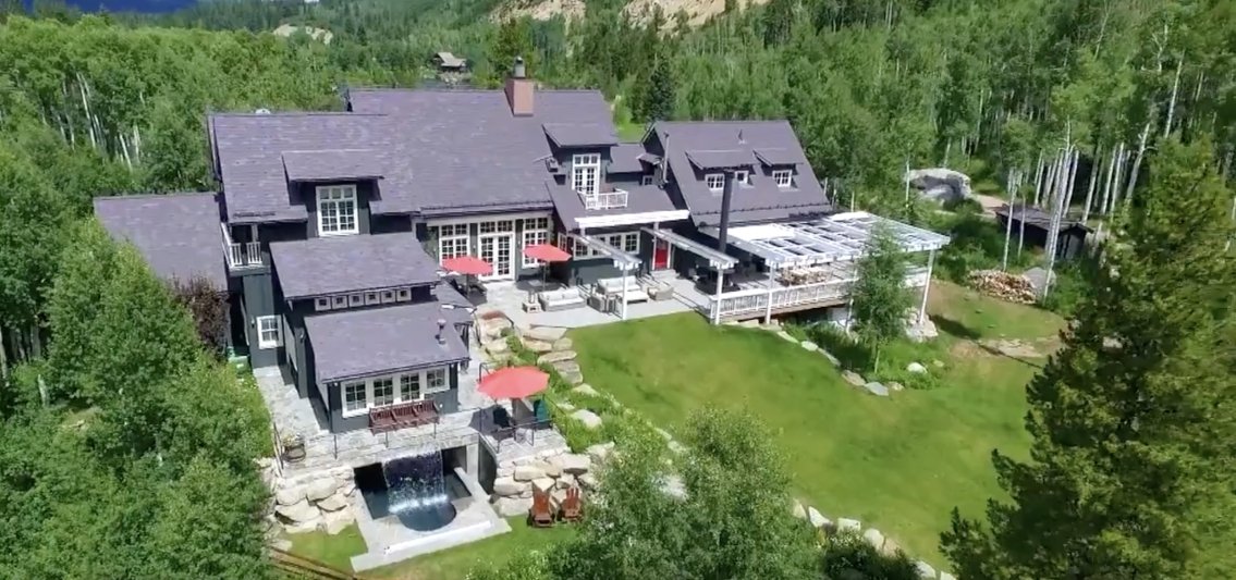 An aerial view of Kevin Costner's main house | Source: Facebook.com/Extra