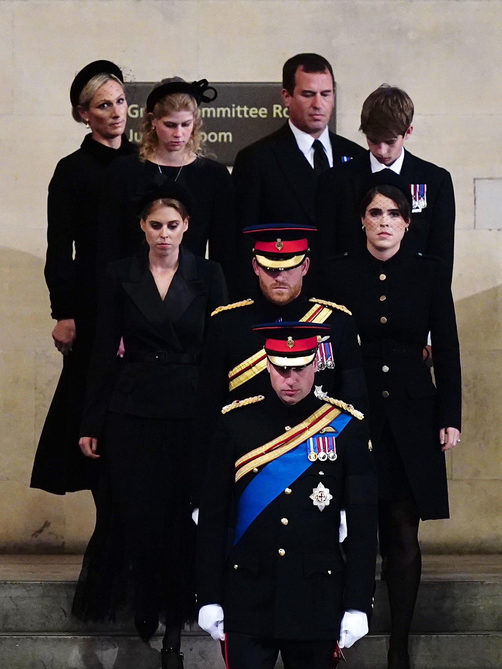 rince William, Prince of Wales, Prince Harry, Duke of Sussex, Princess Eugenie of York, Princess Beatrice of York, Peter Phillips, Zara Tindall, Lady Louise Windsor, James, Viscount Severn arrive to hold a vigil in honour of Queen Elizabeth II at Westminster Hall on September 17, 2022 in London, England | Source: Getty Images 