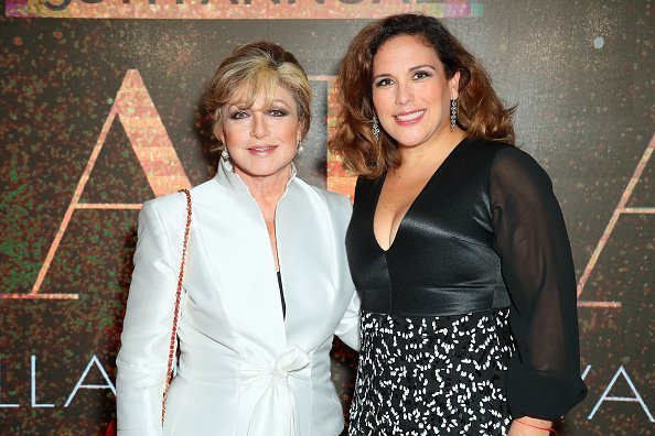 Angélica María y Angélica Vale asisten a la 98a Gala Anual de Premios a la Instalación de la Junta de la Cámara de Comercio de Hollywood y a su trayectoria en Avalon Hollywood el 10 de abril de 2019 en Los Ángeles, California. | Foto: Getty Images