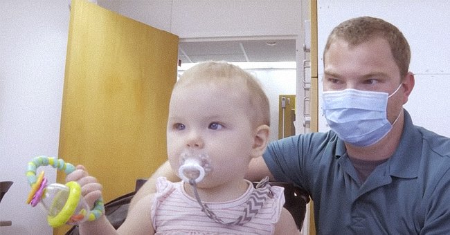 Zeb and Charlotte Misko inside a hospital room. | Photo: YouTube/Inside Edition