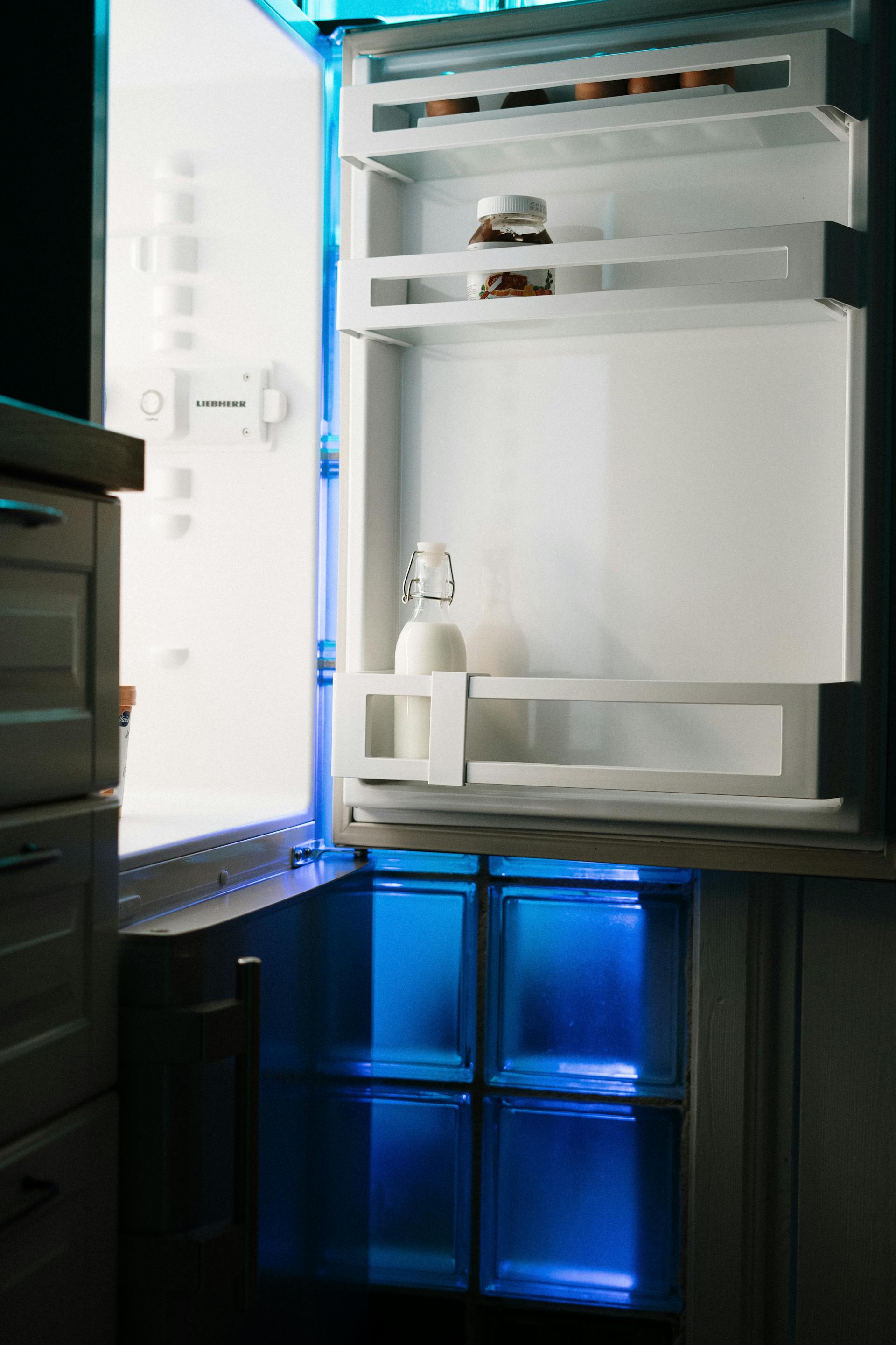 A nearly empty fridge | Source: Pexels