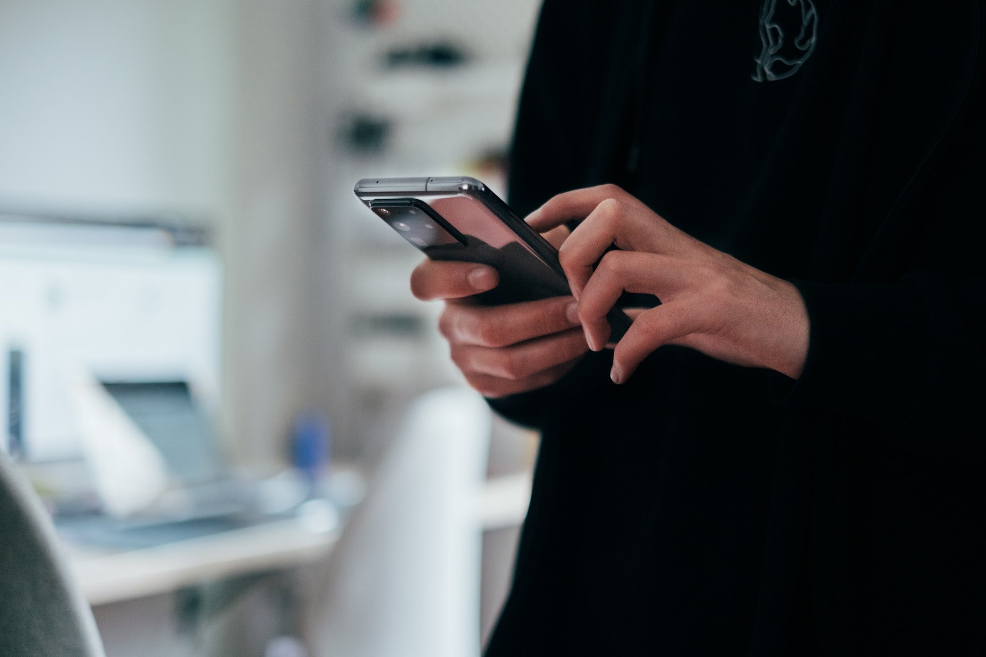 He checked her phone but didn't find anything. | Source: Unsplash