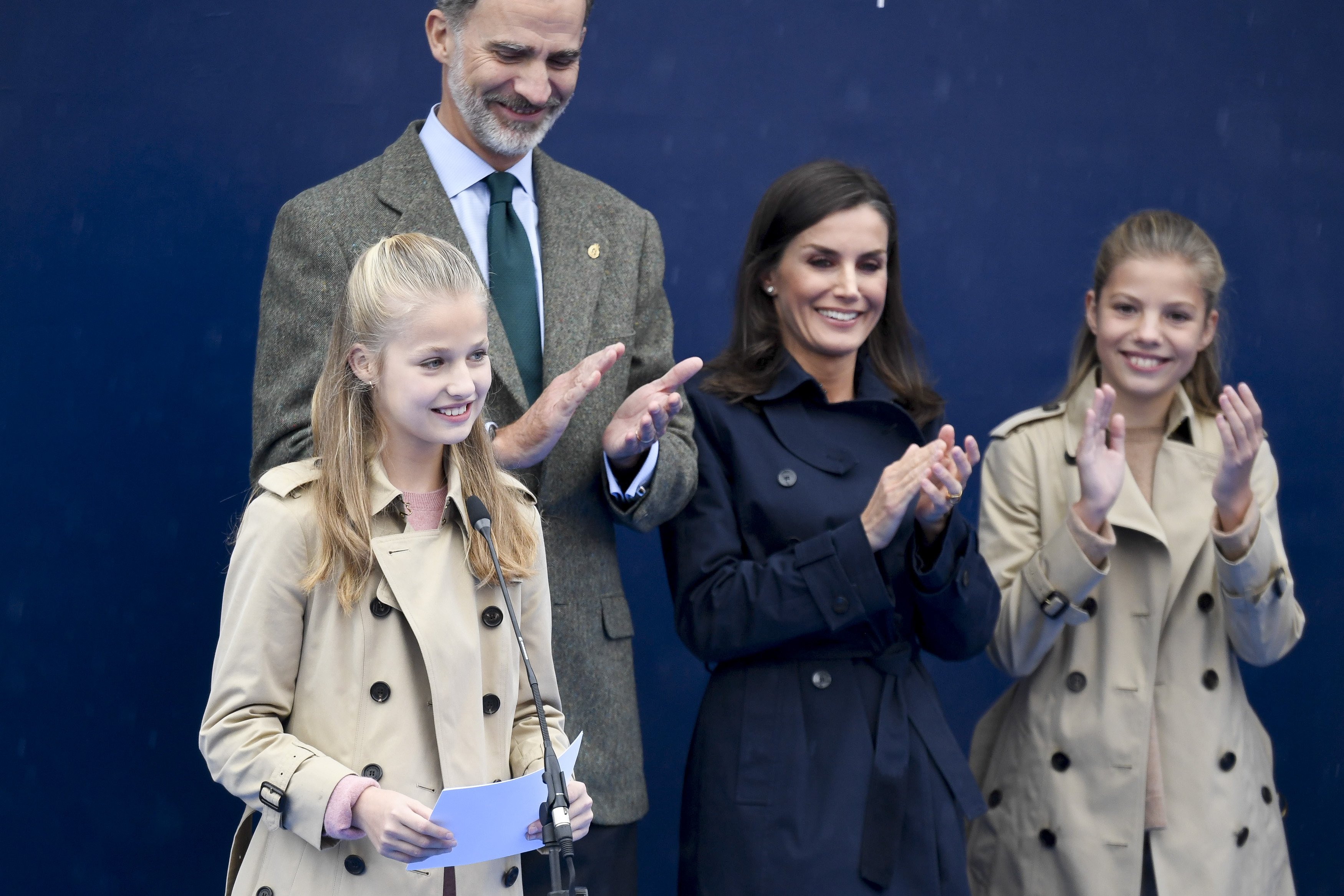 El Rey Felipe VI de España en el Palacio de Zarzuela con la Reina Letizia, la Princesa Leonor y la Princesa Sofía el 19 de junio de 2014 en Madrid, España. | Foto: Getty Images El Rey Felipe VI de España en el Palacio de Zarzuela con la Reina Letizia, la Princesa Leonor y la Princesa Sofía el 19 de junio de 2014 en Madrid, España. | Foto: Getty Images
