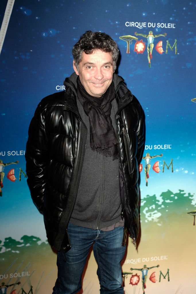 Le journaliste Thierry Moreau assiste au spectacle "Totem" du Cirque du Soleil au Parc de Bagatelle le 30 octobre 2018 à Paris. | Photo : Getty Images