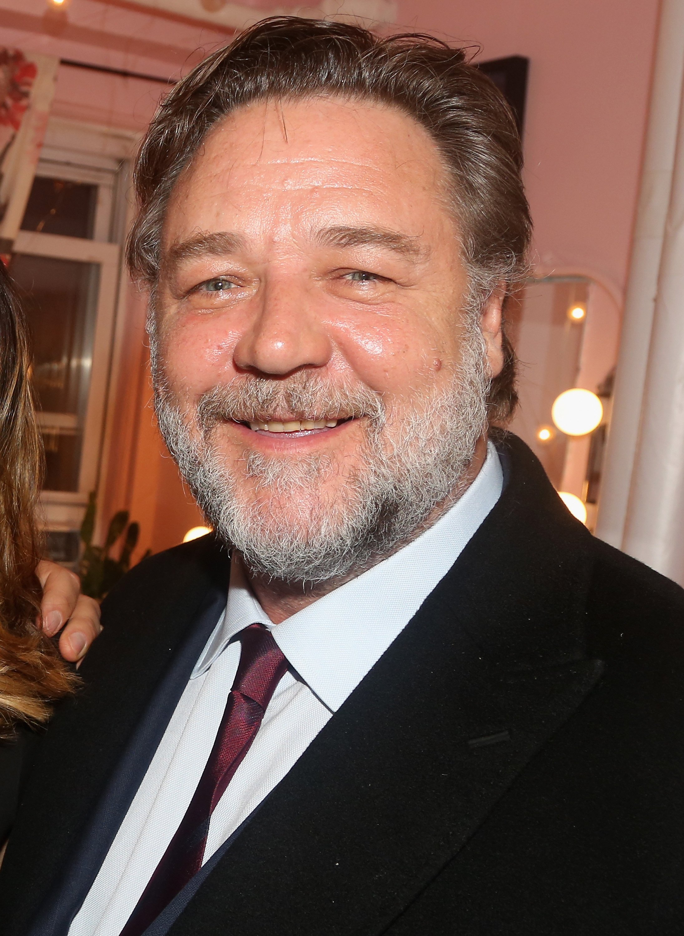 Russell Crowe poses backstage at the hit musical based on the film "Pretty Woman" on Broadway at The Nederlander Theatre on October 17, 2018, in New York City. | Source: Getty Images