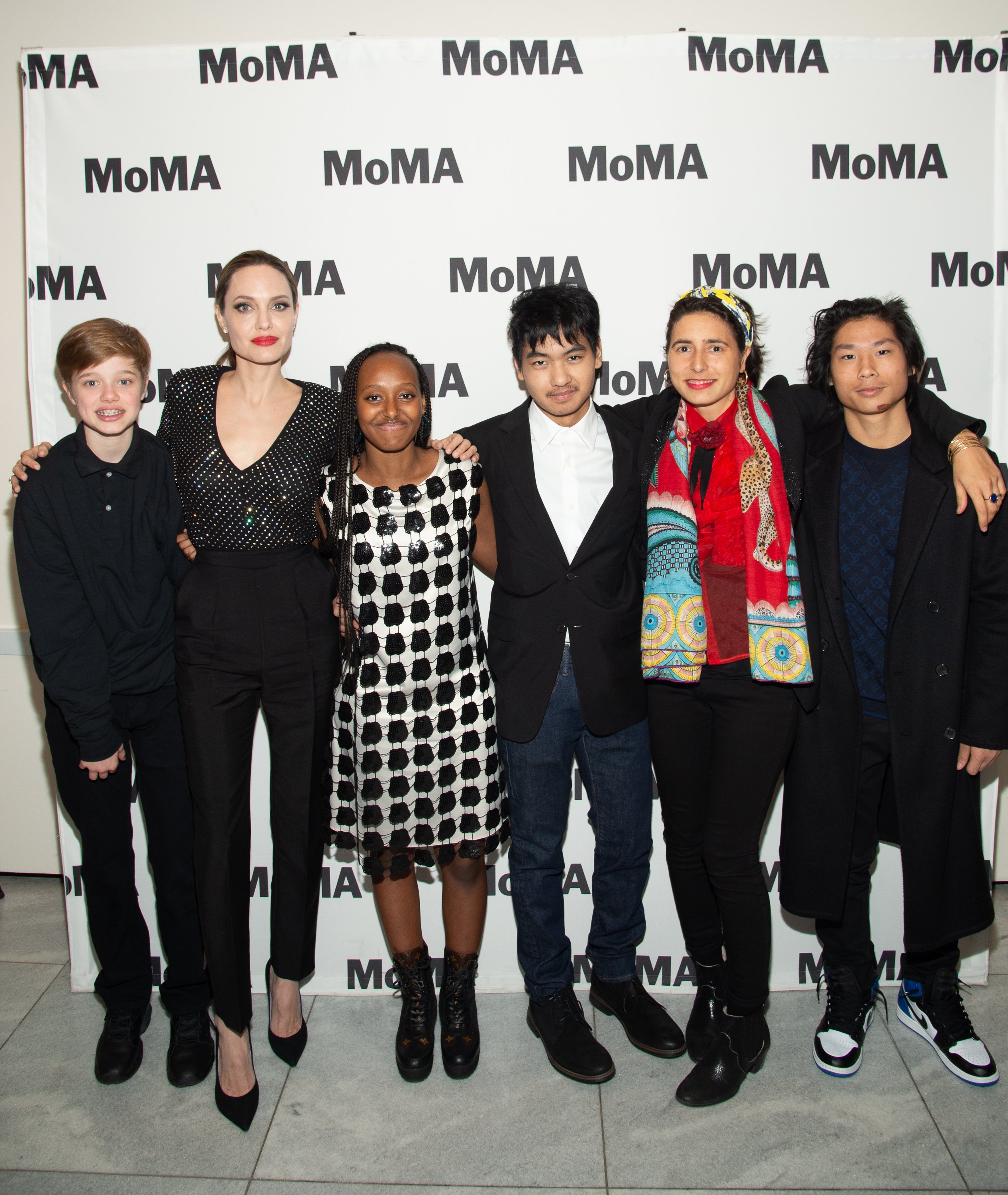 Shiloh Nouvel Jolie-Pitt, Angelina Jolie, Zahara Marley Jolie-Pitt, Maddox Chivan Jolie-Pitt, Prune Nourry and Pax Thien Jolie-Pitt attend the premiere of "Serendipity" in New Yorik City on February 21, 2019 | Photo: Getty Images