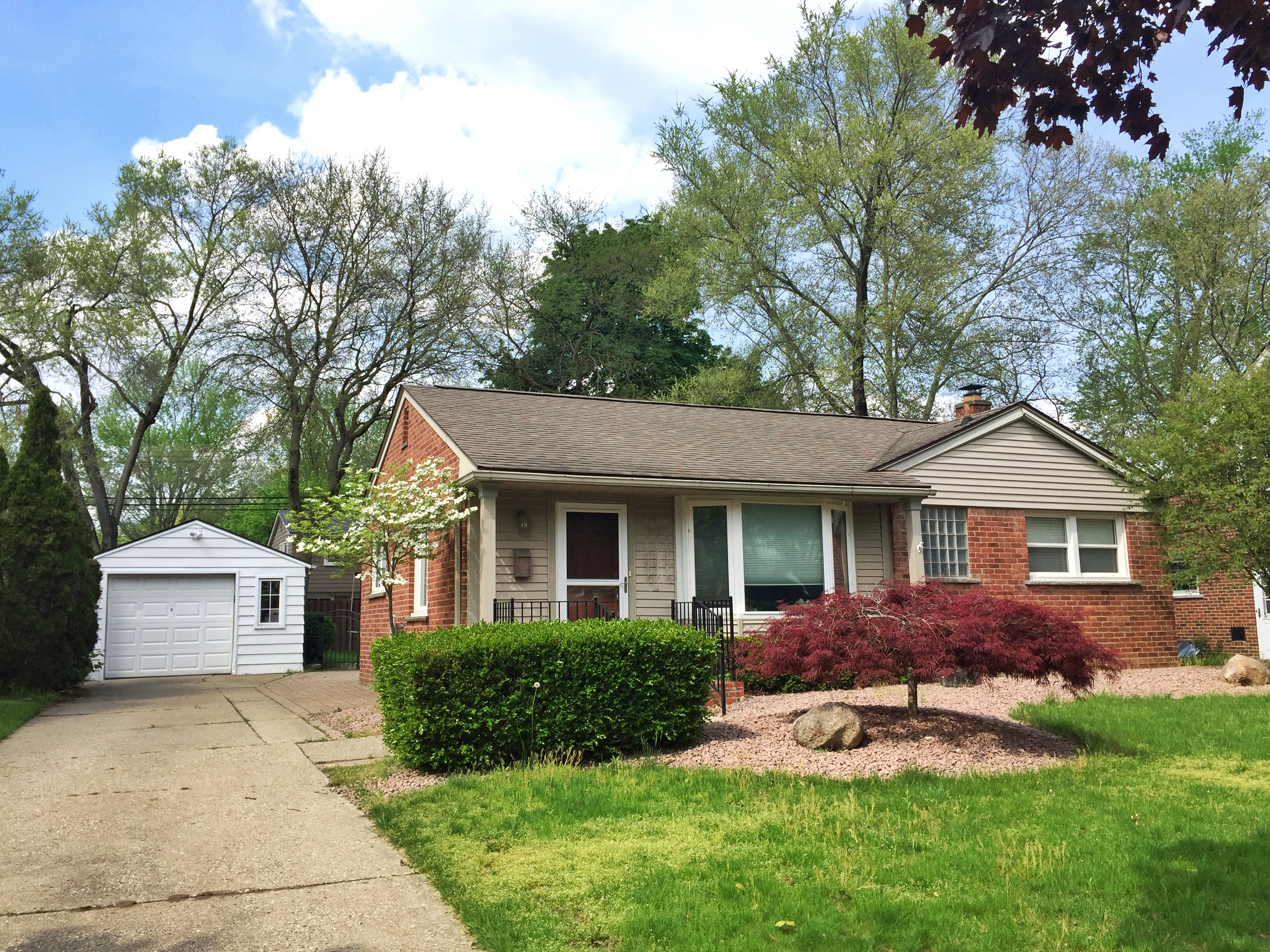 A house on a suburban street | Source: Shutterstock