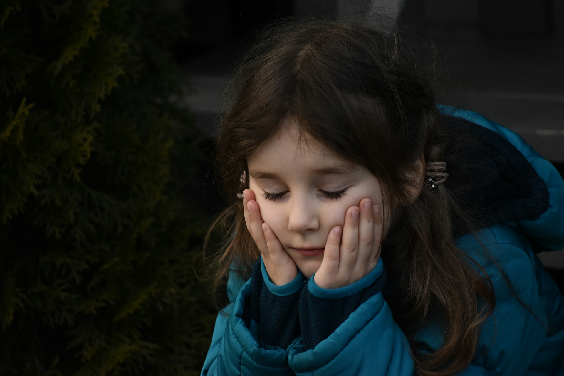 A sad young girl | Source: Unsplash