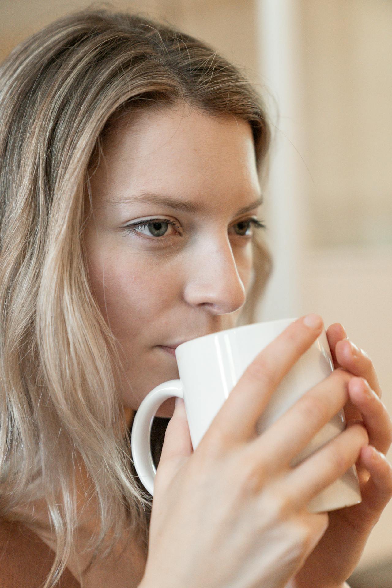 A woman drinking a cup of coffee | Source: Pexels