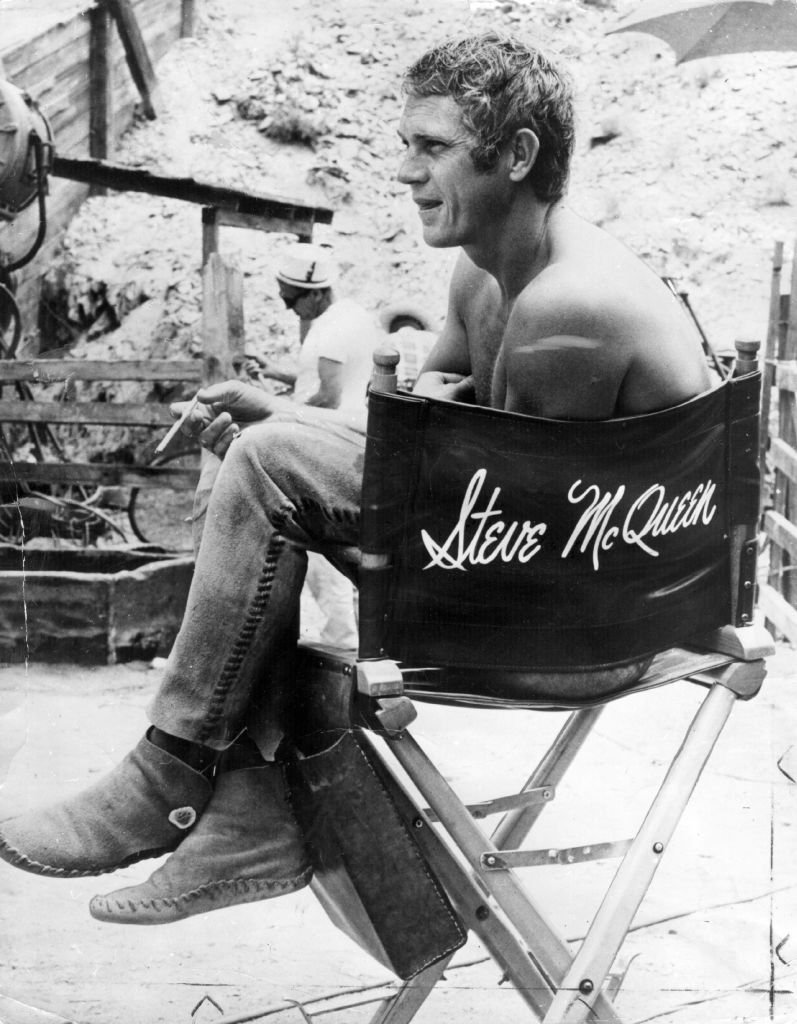 Steve McQueen sur le tournage de "Nevada Smith". l Source : Getty Images Steve McQueen sur le tournage de "Nevada Smith". l Source : Getty Images