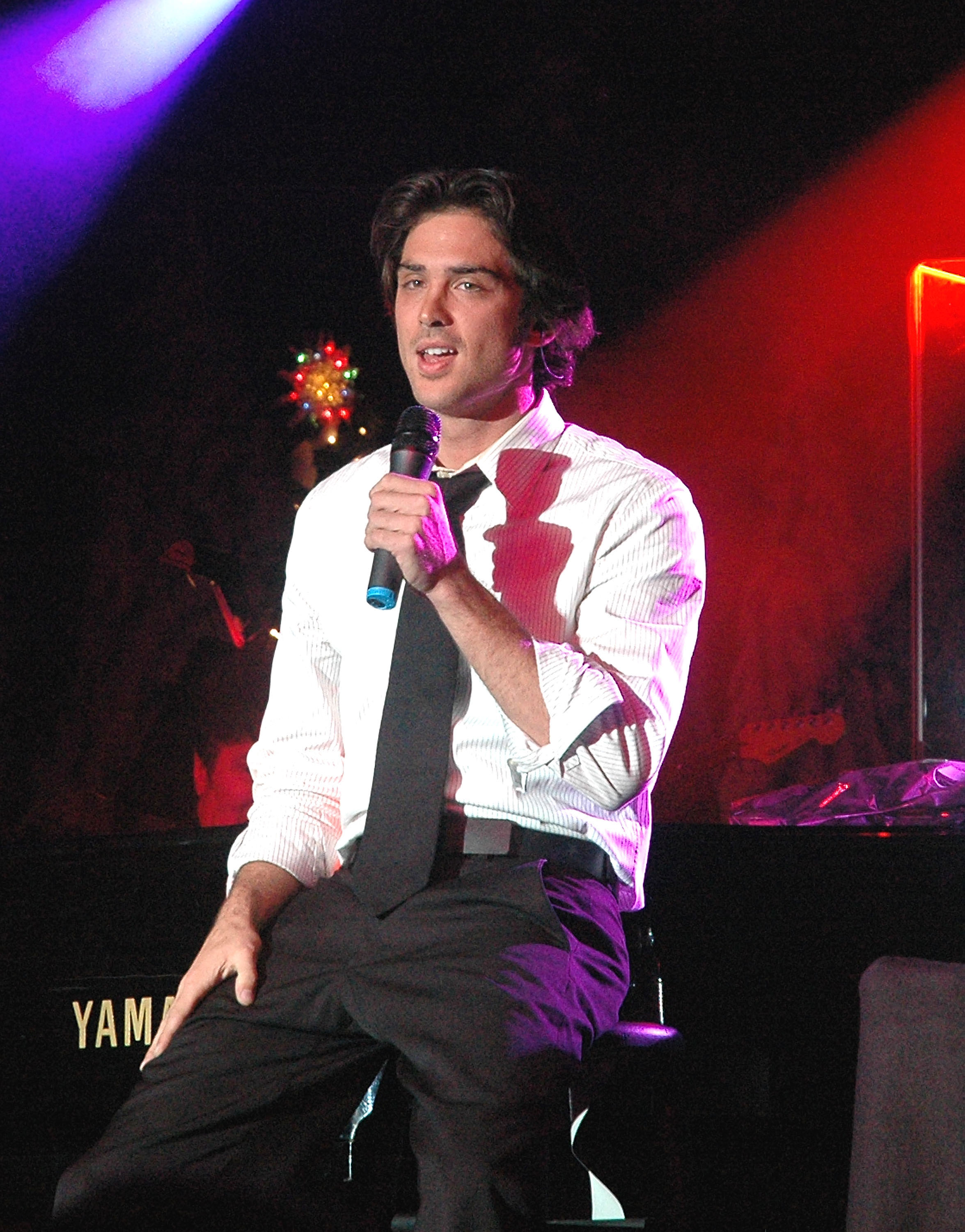 Stephen Craig Jr. performing at Marie Osmond's Magic of Christmas show on December 1, 2007, Atlantic City, New Jersey. | Source: Getty Images