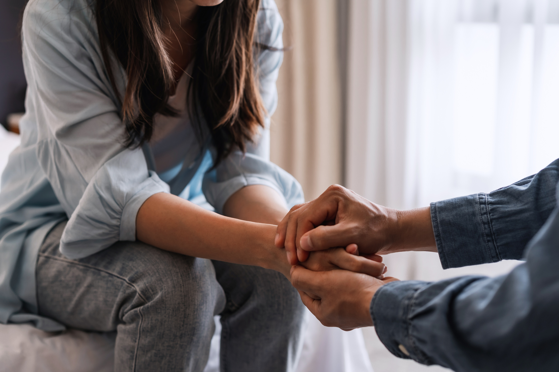 A man holding his girlfriend's hands for support | Source: Getty Images