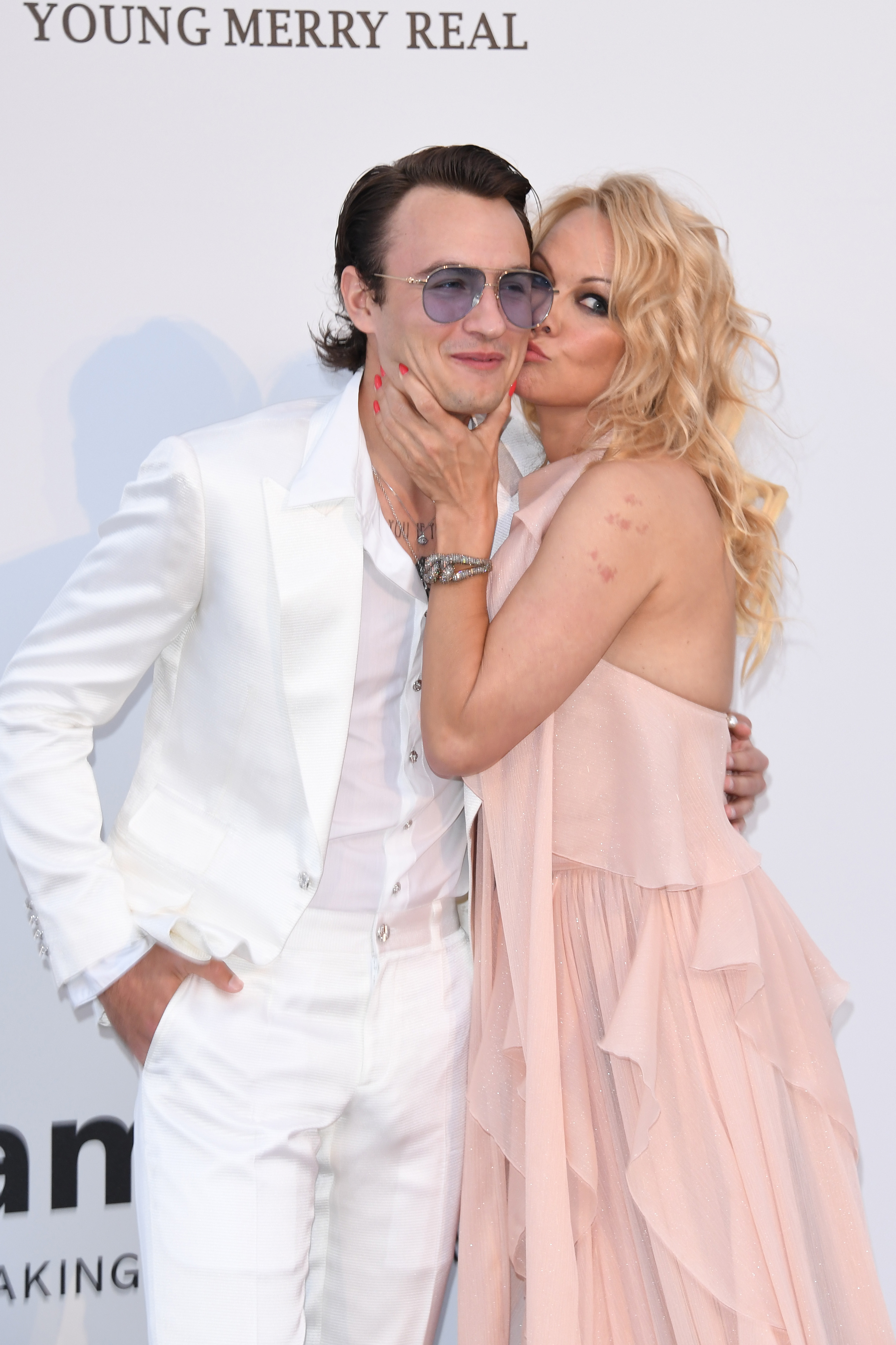 Pamela Anderson kisses her son Brandon Thomas Lee’s cheek at the amfAR Cannes Gala 2019 in Cap d'Antibes, France, on May 23, 2019 | Source: Getty Images