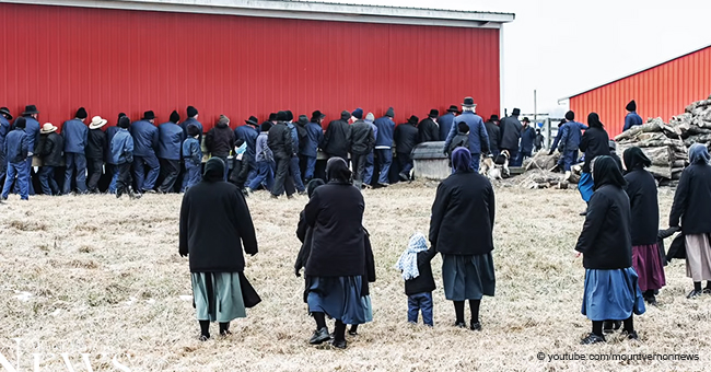 Incredible Video of 250 Amish Men Lifting and Moving a Barn to Its New Spot