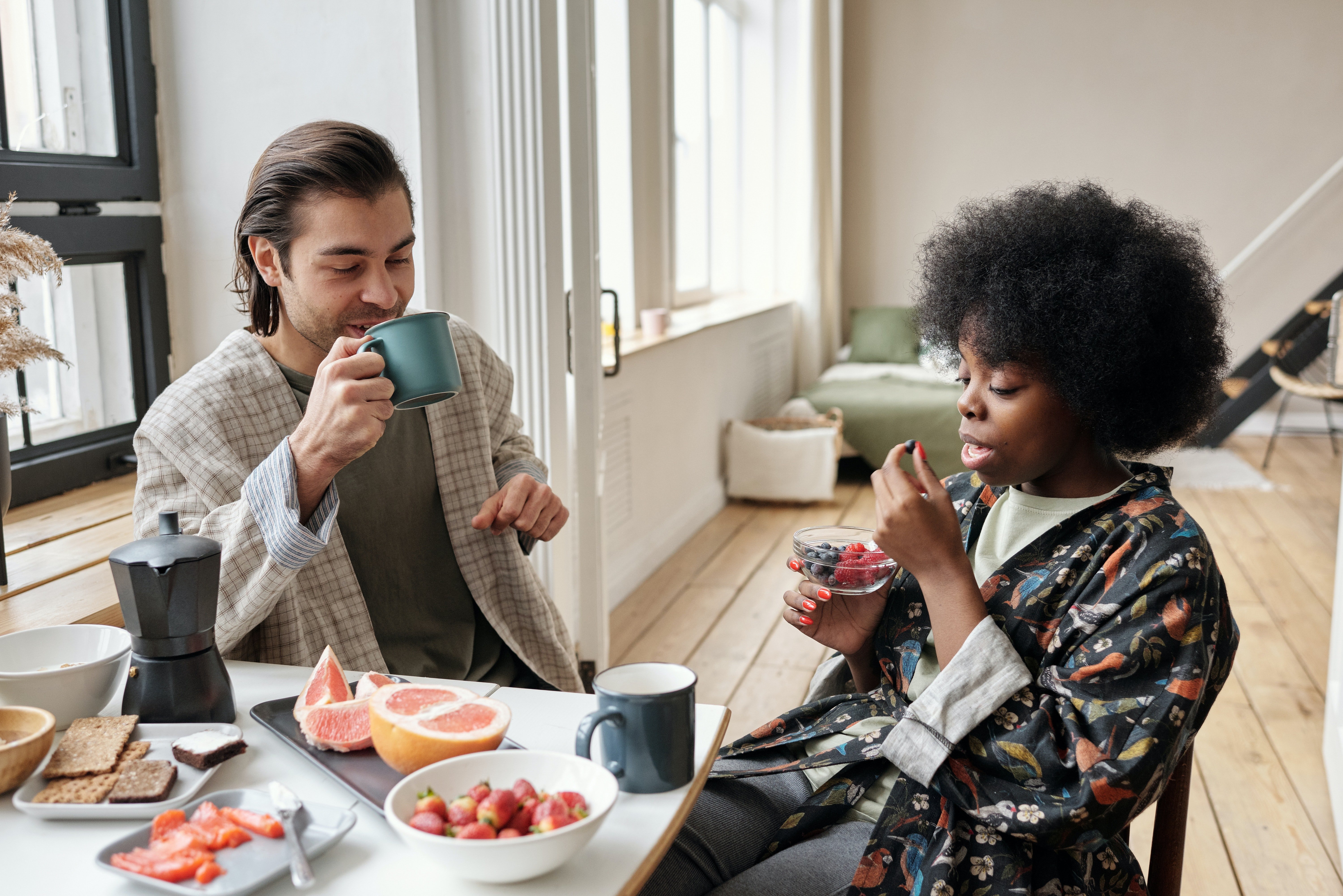 A man and woman drinking tea together. | Pexels/ Jack Sparrow