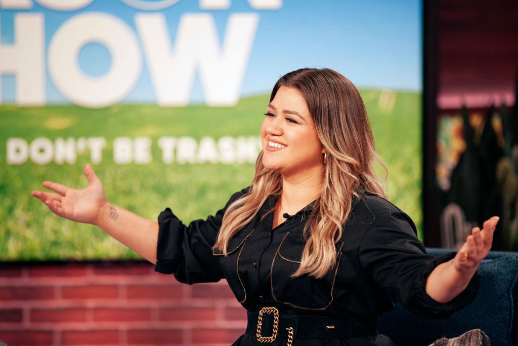 Kelly Clarkson pictured during an episode of her show, "The Kelly Clarkson Show," in season 2. | Photo: Getty Images