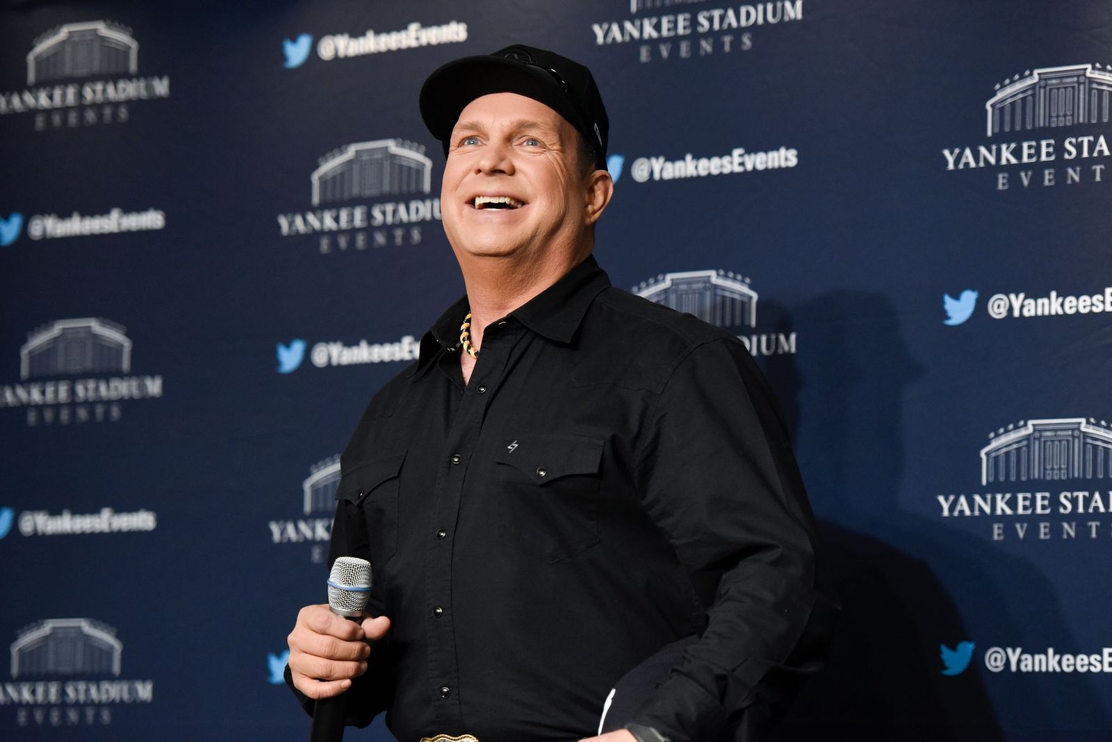 Garth Brooks at his New York Press Conference held at Yankee Stadium on May 17, 2016 | Photo: Matthew Eisman/Getty Images