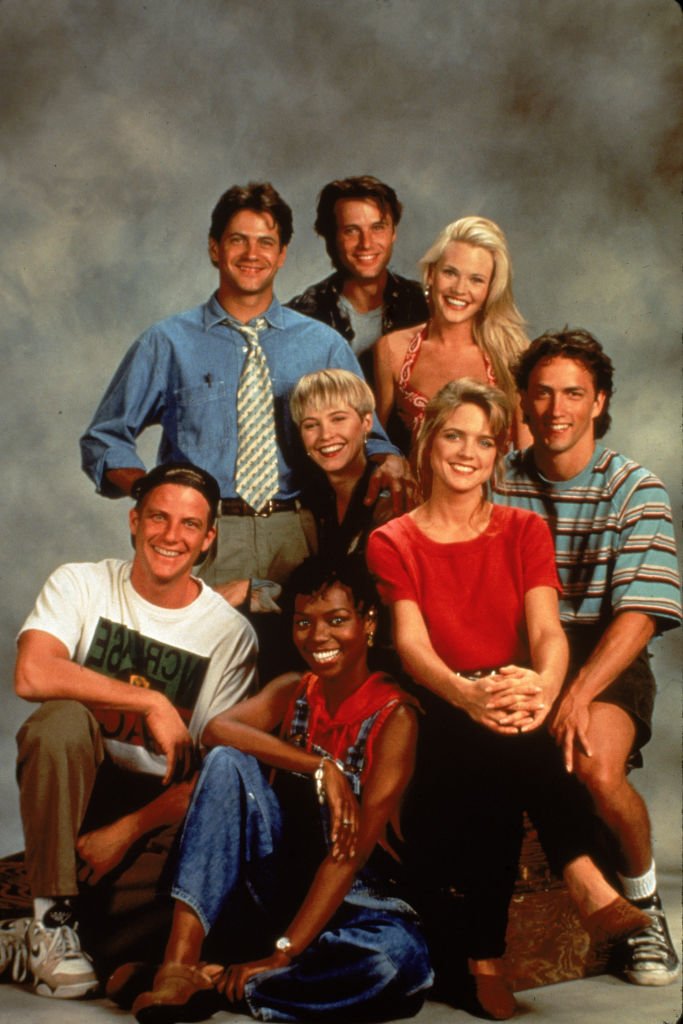 Portrait des acteurs de la série télévisée "Melrose Place", vers 1992. Thomas Calabro, Josie Bissett, Grant Show, Amy Locane, Andrew Shue, Courtney Thorne-Smith, Vanessa Williams et Doug Savant.