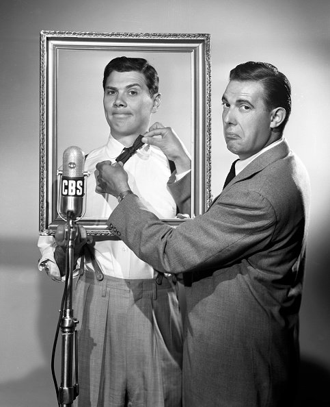  CBS Radio personalities Gene Rayburn and Dee Finch pose for The Rayburn and Finch Show in New York, NY on June 8, 1951. | Photo: Getty Images
