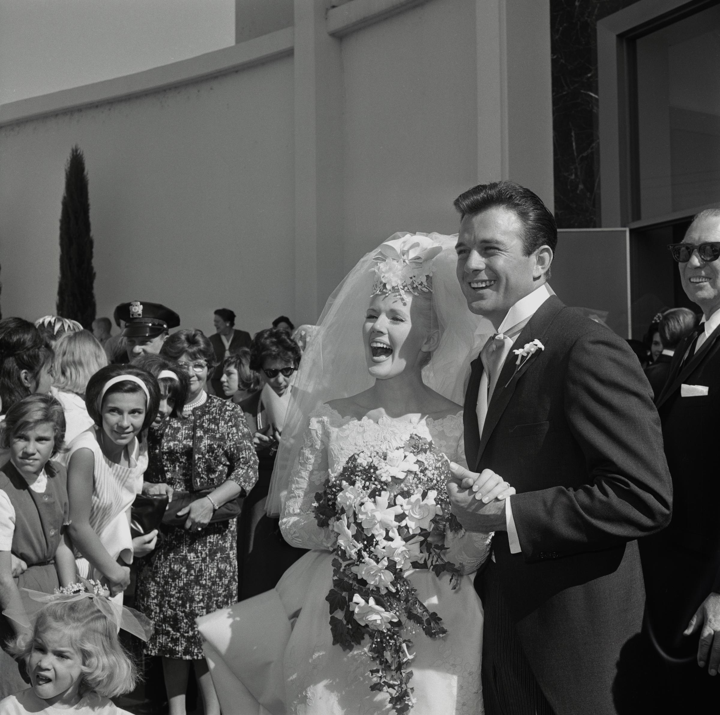 The actress and James Stacy after their wedding on October 12, 1963, in Los Angeles, California. | Source: Getty Images